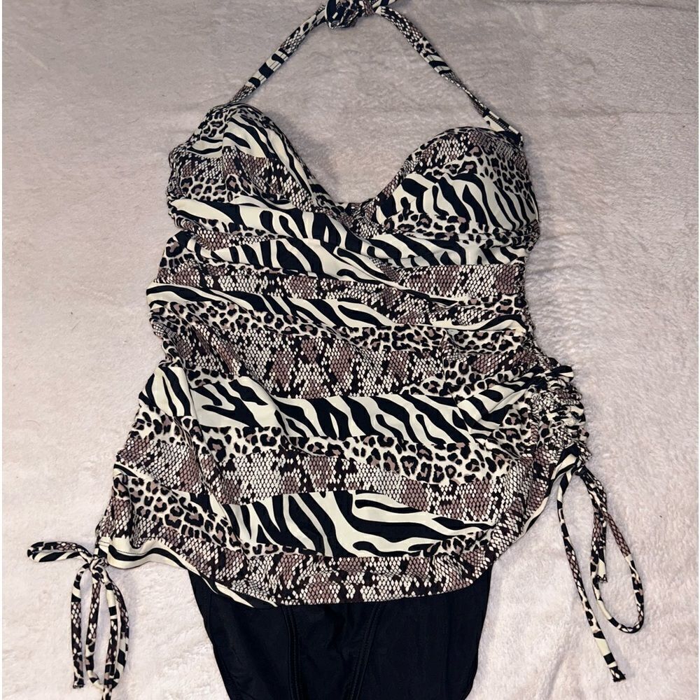 Smart and sexy slimming one piece bathing suit size 38D